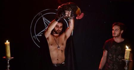 "Komisarz Alex": Orlicz stanie oko w oko z satanistami!