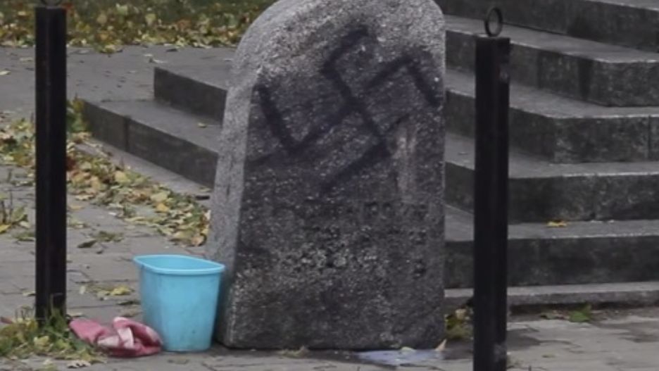 Nazistowskie graffiti w ukraińskich miastach pracowicie tworzyli za pieniądze ludzie zatrudnieni przez rosyjską agenturę 