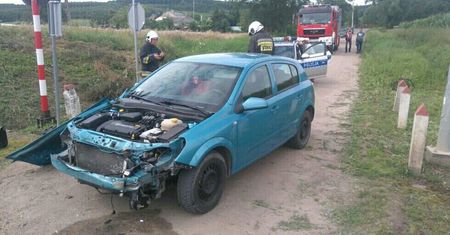 Wjechała pod pociąg