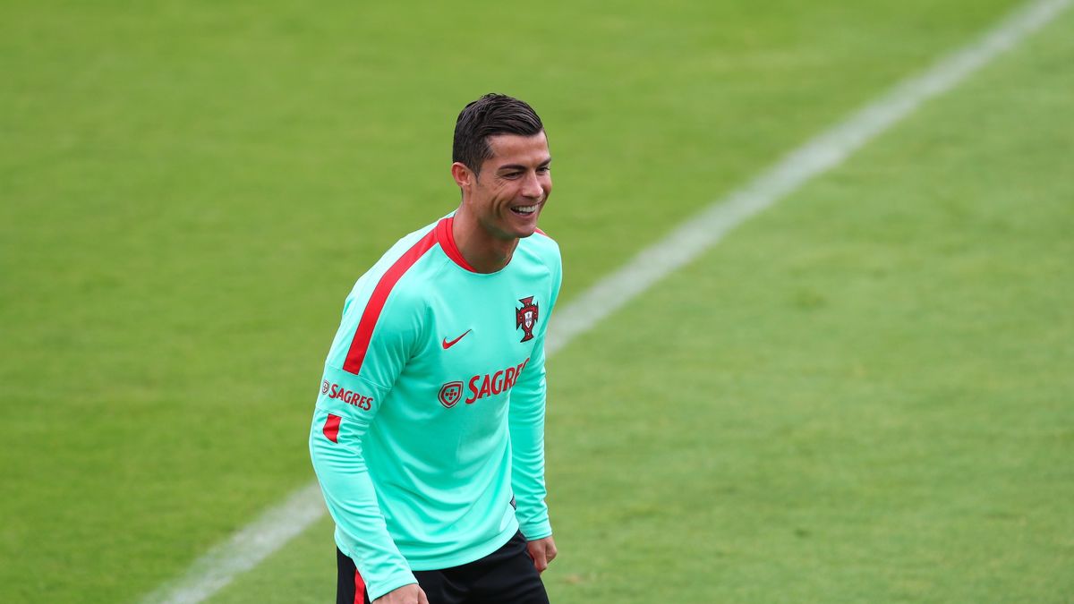 Cristiano Ronaldo na treningu przed półfinałem z Walią