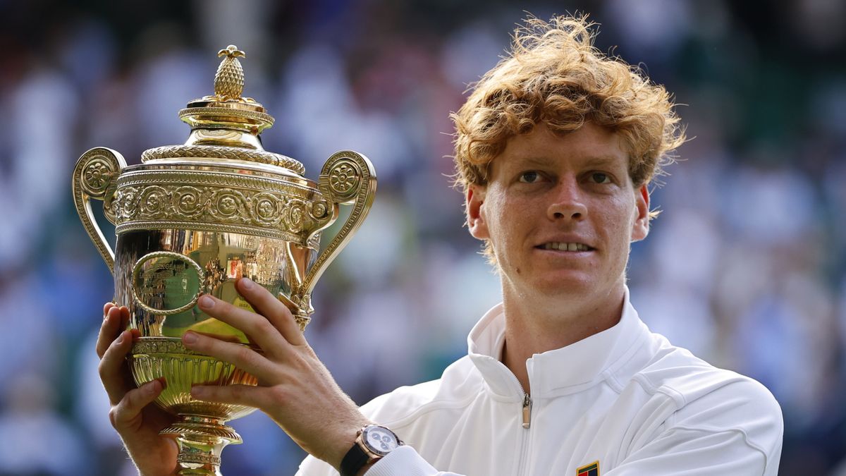 PAP/EPA / Tolga Akmen / Na zdjęciu: Jannik Sinner, mistrz Wimbledonu 2025