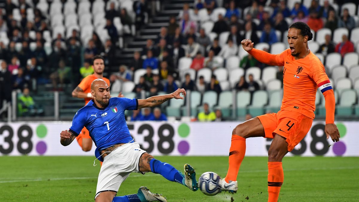 Simone Zaza (po lewej) i Virgil van Dijk (po prawej)