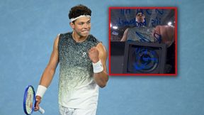 Musiał tłumaczyć się z napisu na kamerze. "Nie ma żadnego ukrytego przesłania"