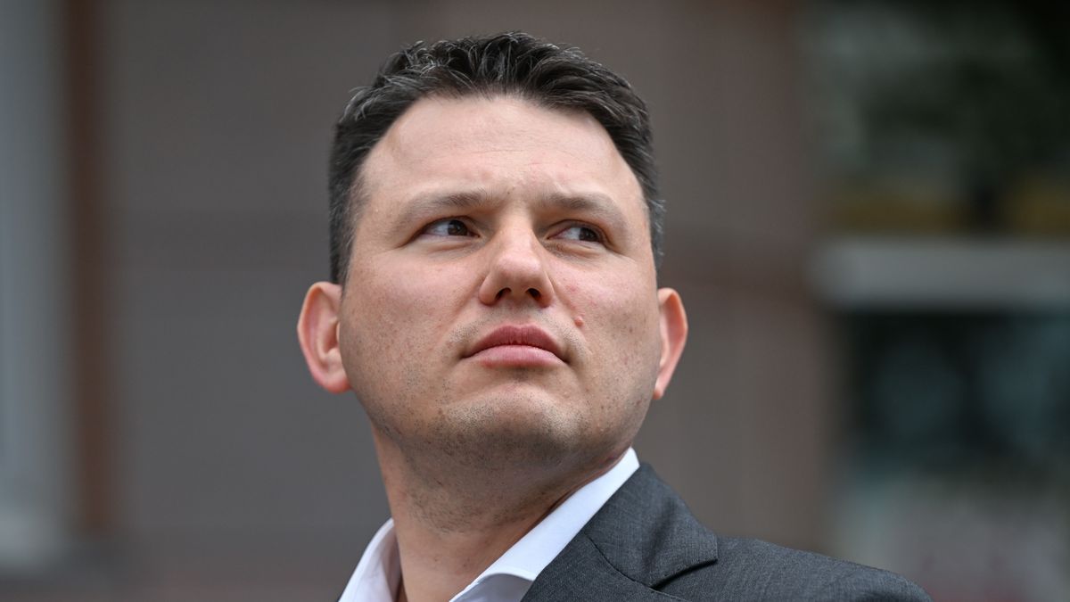 KRAKOW, POLAND  JULY 8:A close-up portrait of Member of Parliament and New Hope (Nowa Nadzieja) party chairman Slawomir Mentzen during a press conference outside the Gabriel Narutowicz Municipal Specialist Hospital in Krakow, Poland, July 8, 2026. Mentzen visited the Maopolska capital alongside candidate Bartosz Bocheczak to launch a localized campaign tour highlighting municipal healthcare deficits and public policy demands ahead of the upcoming snap mayoral election (Photo by Artur Widak/NurPhoto via Getty Images)
