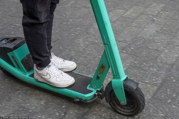 Zderzenie hulajnóg elektrycznych w Kutnie. Nie żyje 52-latek