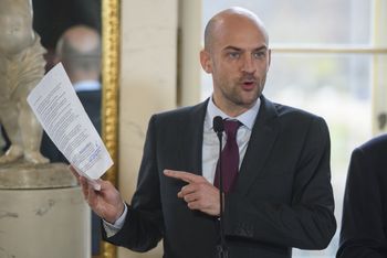 Francja oskarża Rosję o cyberwojnę. Agenci GRU na celowniku