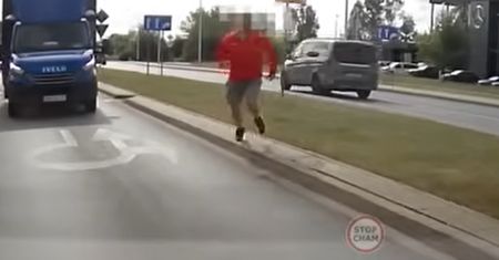 "Obudził się w nim demon". Kierowca dostawczaka nagrany