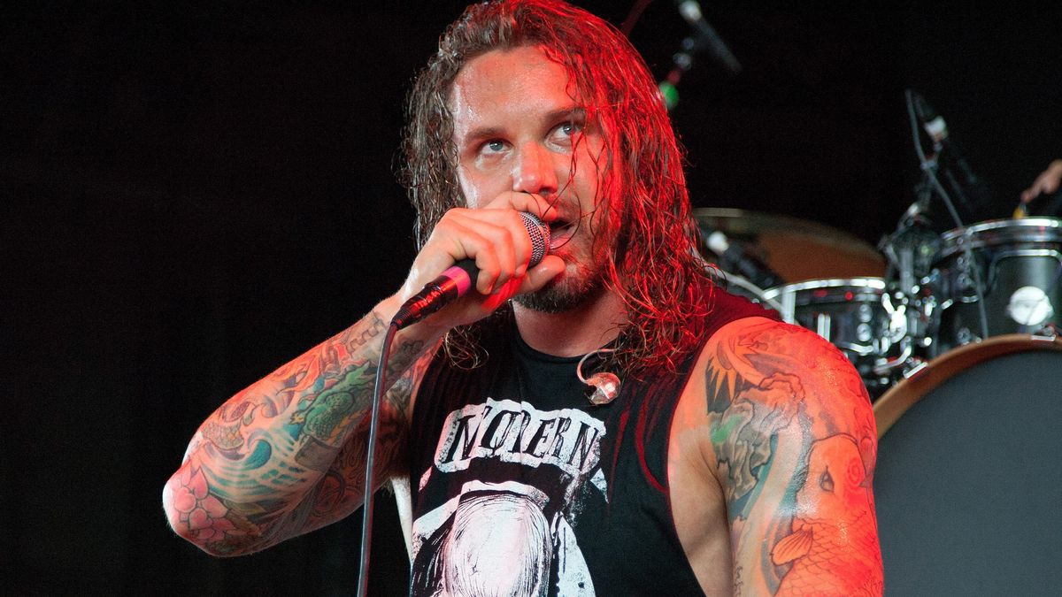 Tim Lambesis ma ogromne poparzenia. Lider metalowej grupy oblał się benzyną