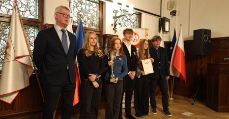 47. Słupska Olimpiada Młodzieży. W słupskim ratuszu nagrodzono najlepszych młodych sportowców [ZDJĘCIA]
