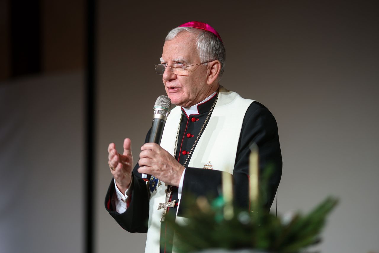 Abp Jędraszewski grzmi w liście. Odczytano go w kościołach