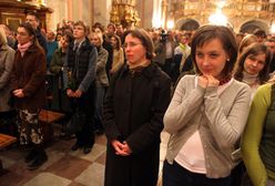 Kilkuset młodych ludzi czuwa, by być bliżej Papieża