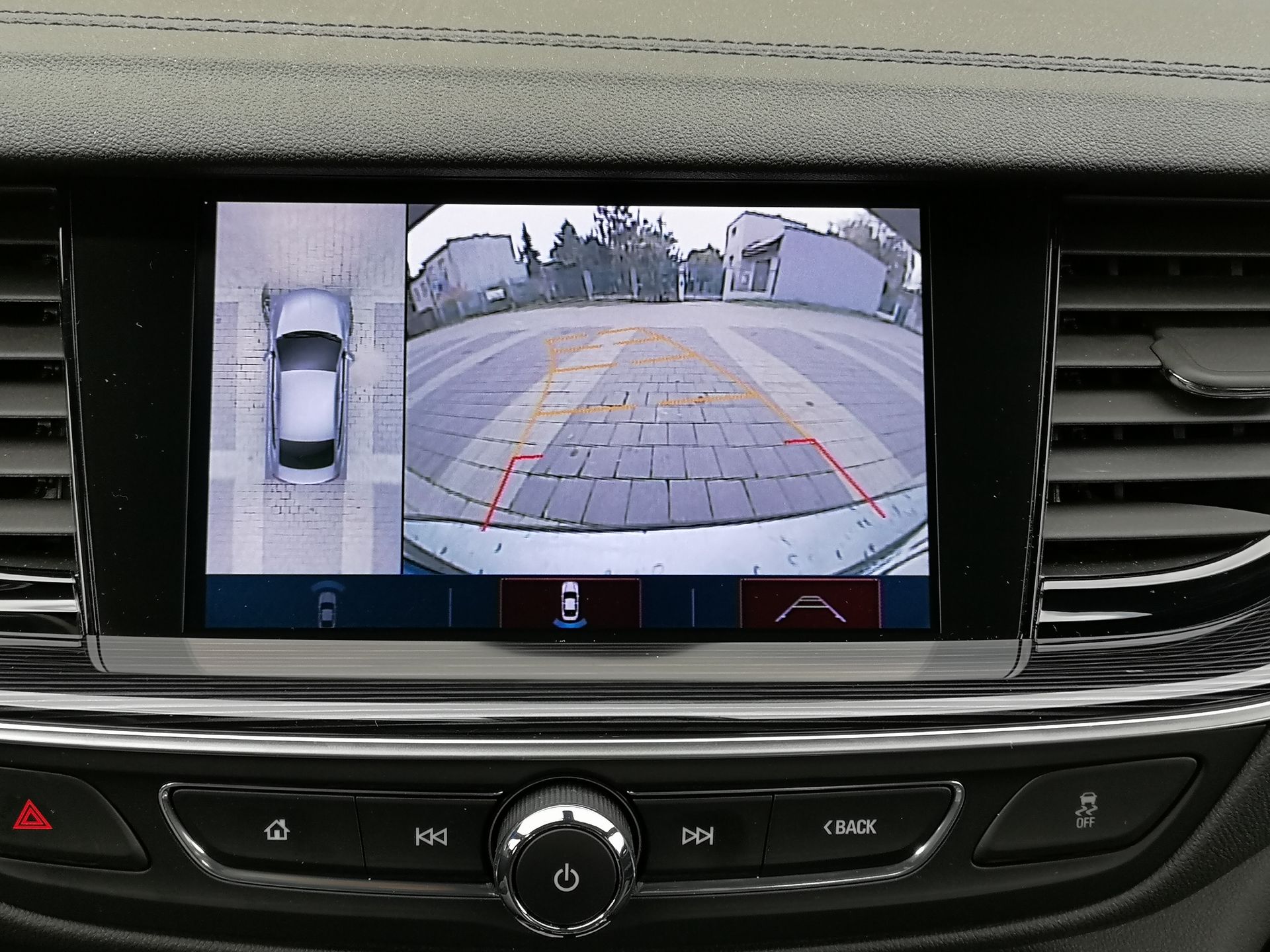 Opel Insignia Sports Tourer: System Multimedia Navi Pro, fabryczne audio i systemy wsparcia kierowcy 24