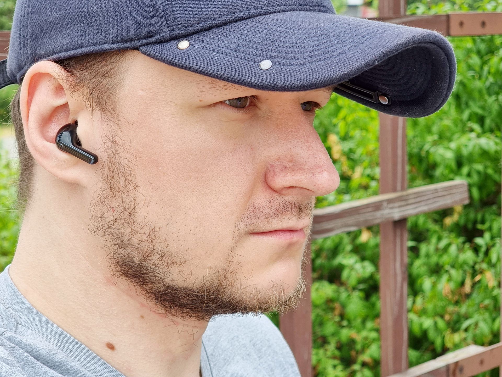 Te słuchawki same się dezynfekują. Sprawdziłem LG Tone Free FN7 5