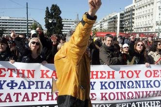 Kryzys w Grecji. Pomimo pomocy problemy nie znikną