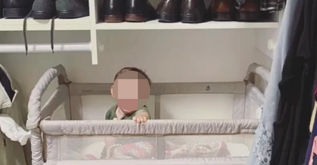Trzyma dziecko w szafie. "Kiedy nie masz pokoju dla dziecka, trzeba sobie jakoś radzić"