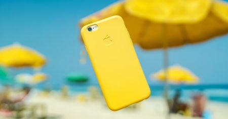Twój smartfon nie lubi się ze słońcem. Jak dbać o niego latem?
