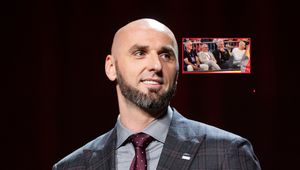 Gortat pojawił się na meczu Polaków. Spójrz, kto siedział obok