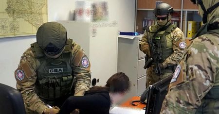Korupcja w PGNiG. CBA: zatrzymany pracownik spółki oraz 7 innych osób