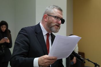 "Musiałbym zadzwonić do żony". Braun zaskoczył odpowiedzią w sądzie