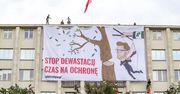 Warszawa. Protest Greenpeace. Kilkunastu aktywistów na dachu Ministerstwa Środowiska