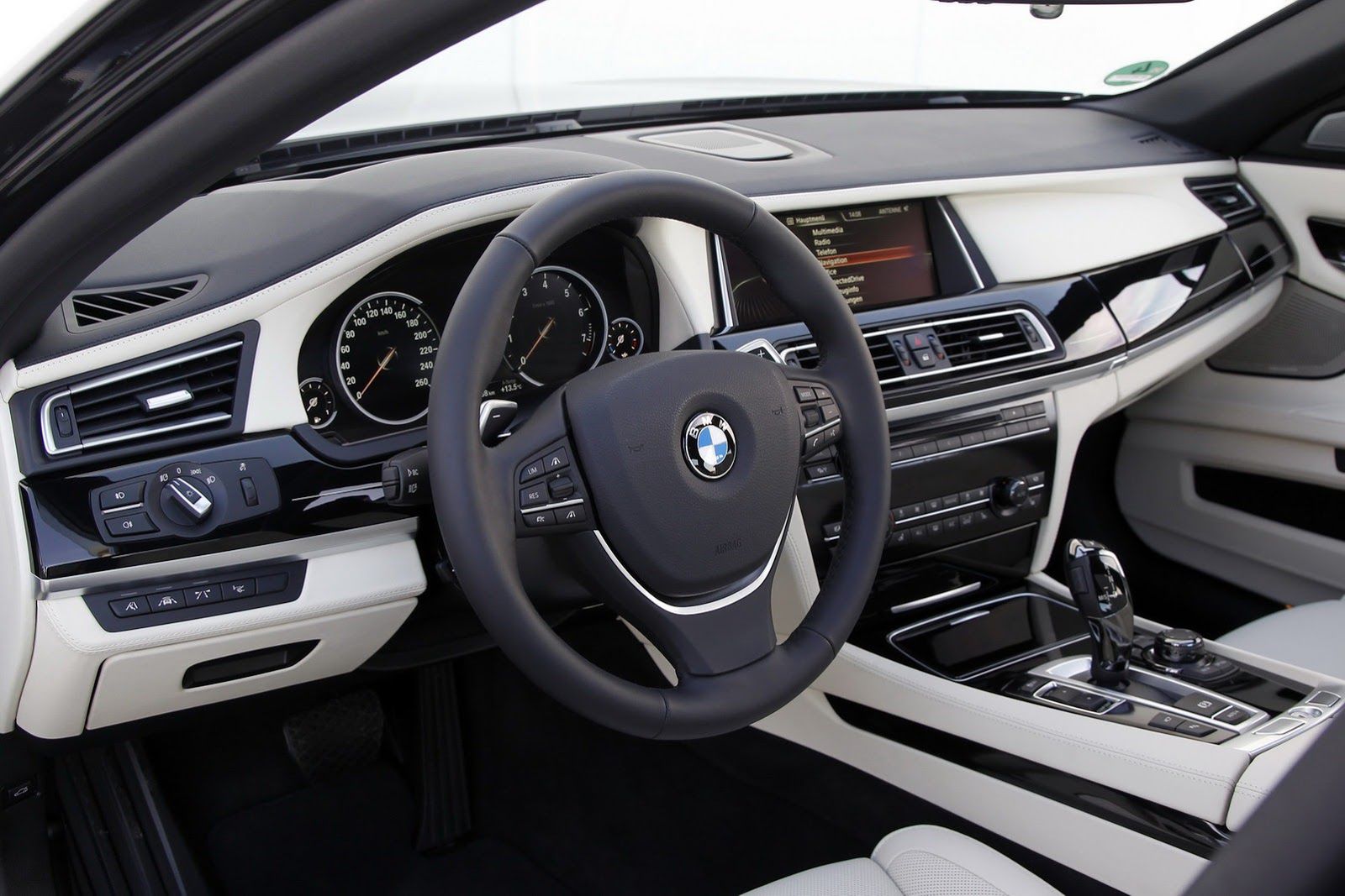 BMW Serii 7 V12
