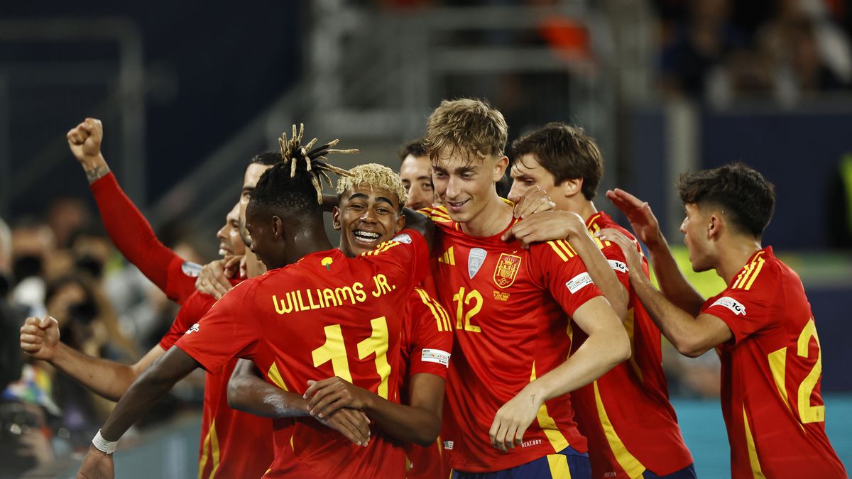 Getty Images / MAURICE VAN STEEN / Na zdjęciu: Dean Huijsen opuścił zgrupowanie Hiszpanów