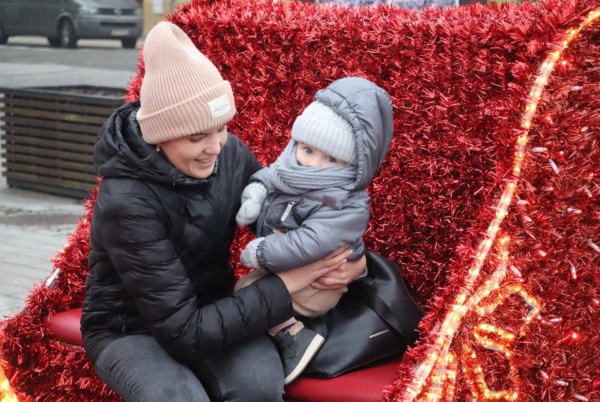 Magiczny dzień w Oświęcimiu. W sercu miasta pojawił się święty Mikołaj z żywymi reniferami