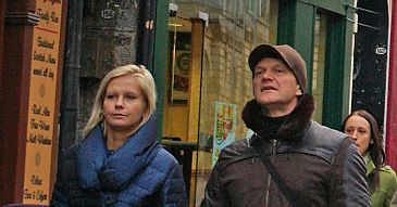 Pazura z blond laską na wakcjach