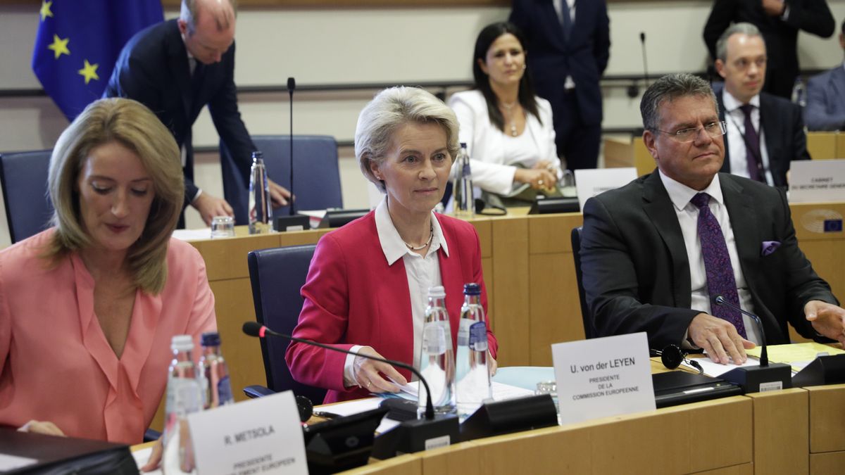 Na zdjęciu m.in. Roberta Metsola i Ursula von der Leyen w trakcie obrad Parlamentu Europejskiego
