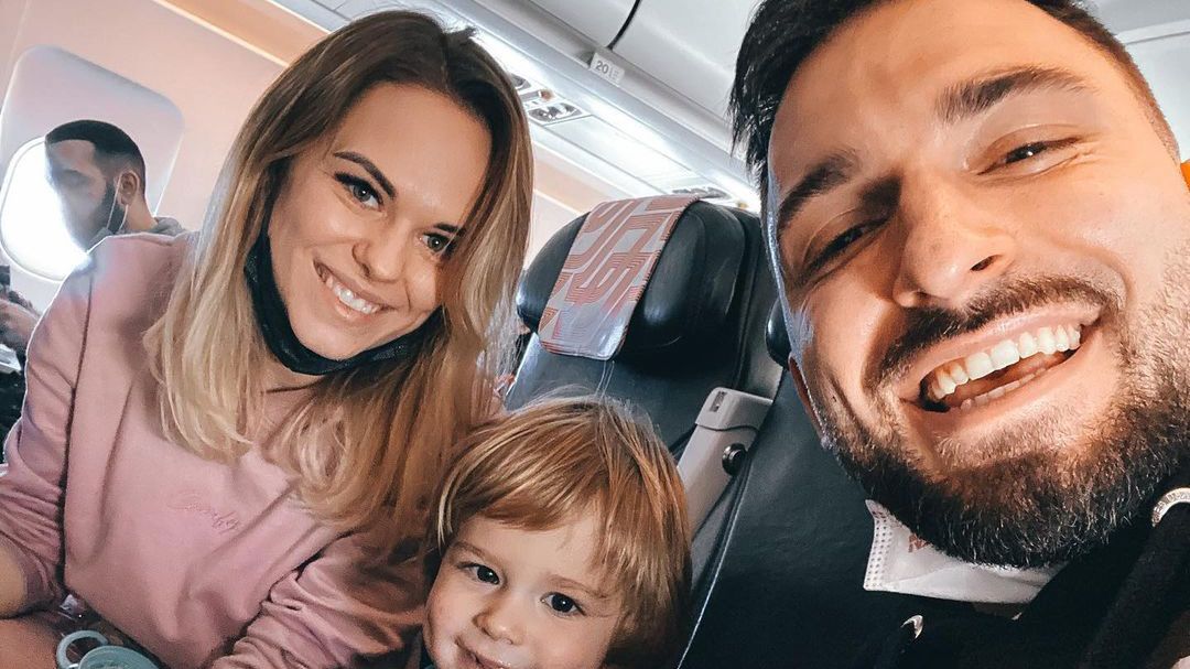 Na zdjęciu: Rafał Maślak z rodziną