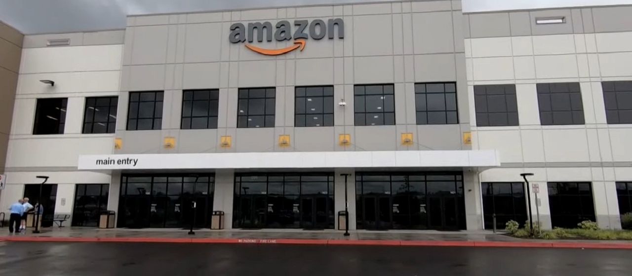 Amazon produkuje przyłbice. Pierwsze 10 tys. rozdał za darmo. Wkrótce ruszy masowa sprzedaż