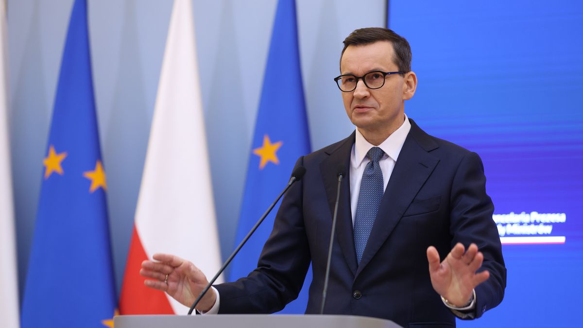 Warszawa, 14.03.2023. Premier Mateusz Morawiecki podczas konferencji prasowej po zakończeniu posiedzenia Rady Ministrów w siedzibie Kancelarii Prezesa Rady Ministrów w Warszawie, 14 bm. Podczas spotkania szef rządu zaprezentował założenia nowego programu wsparcia mieszkalnictwa. (amb) PAP/Rafał Guz