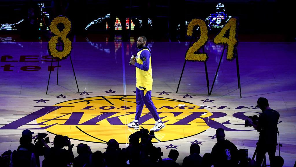 Getty Images / Kevork Djansezian / Na zdjęciu: LeBron James podczas przemowy