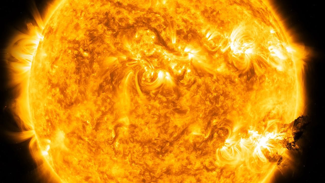 Burza słoneczna zaskoczyła badaczy. Wiatr słoneczny 10 razy cieplejszy niż sądzono
