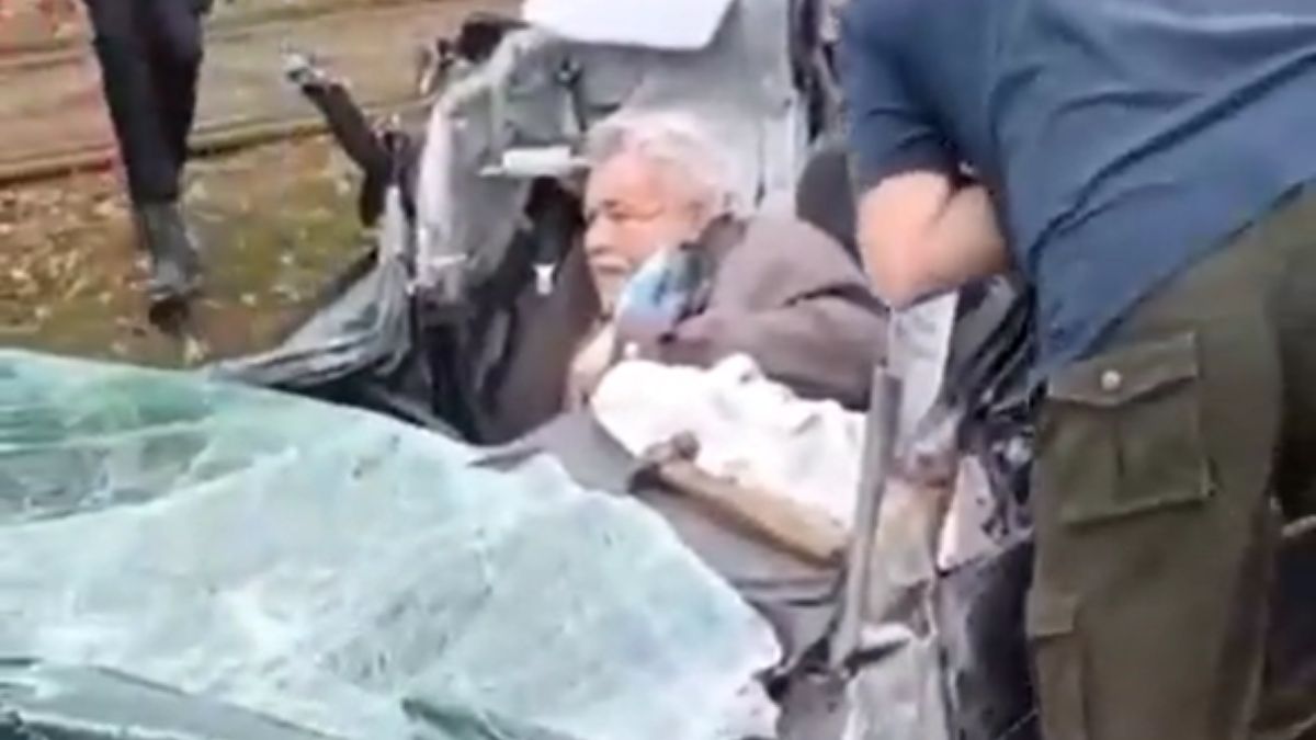 Rosyjski czołg staranował cywilne auto 