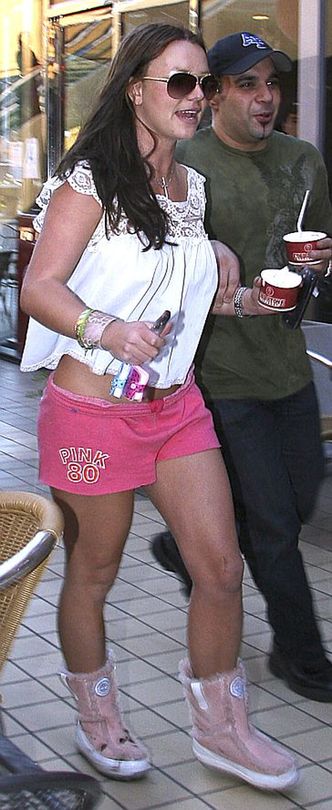 Britney za brzydka na okładkę!