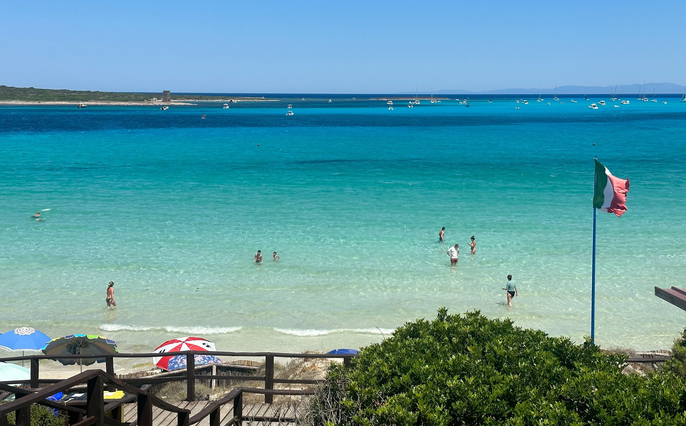 La Pelosa to jedna z najbardziej obleganych plaż na Sardynii.