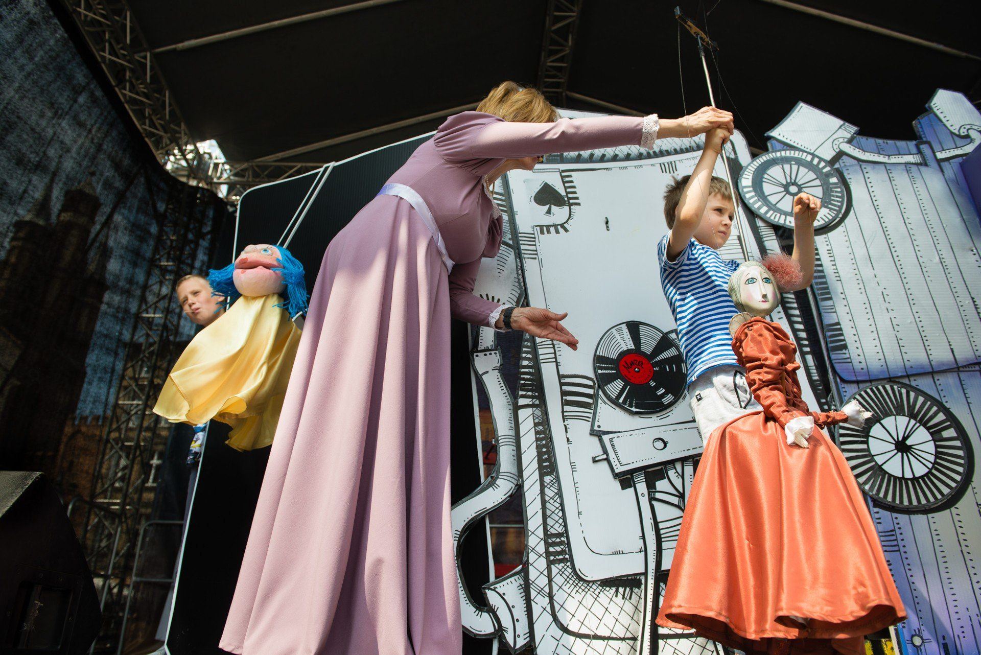 Mimo że weekend zapowiada się deszczowo, nie wszyscy mają zamiar siedzieć w domu. W kulturze dzieje się sporo – od wernisaży, przez spotkania, do zwiedzania różnych miejsc.