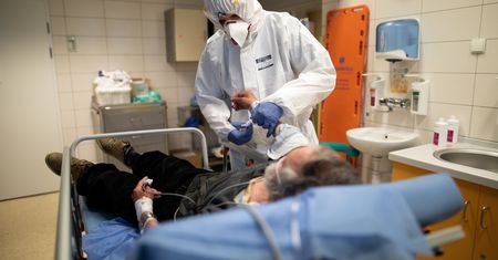 Koronawirus. Polska nie jest sama z rekordem zakażeń. W Europie wracają obostrzenia
