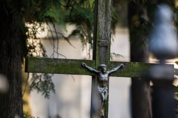 Powiat zawierciański: Ktoś zniszczył dwa krzyże, policja szuka sprawców. Jest apel biskupa sosnowieckiego