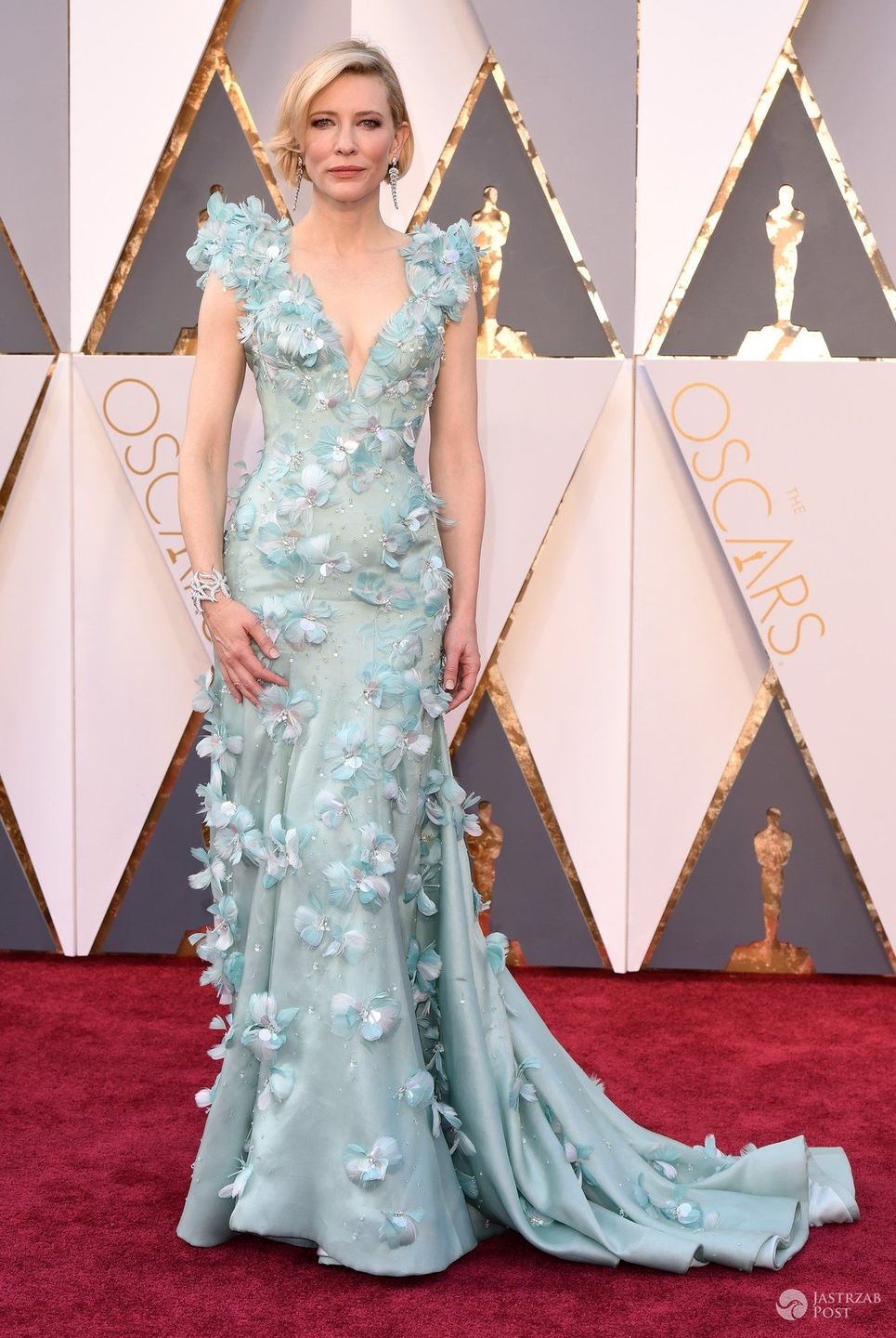 Suknia: Armani Privé, buty: Giuseppe Zanotti, torebka: Roger Vivier, biżuteria: Tiffany. Cate Blanchett, Oscary 2016 (fot. East News)