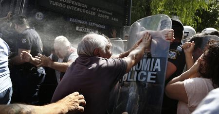 W Grecji policja użyła gazu przeciwko emerytom