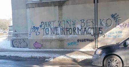 Zdjęcie dnia: "Partyjny bełkot to nie informacja". Napis na poznańskim murze wrócił po 40 latach