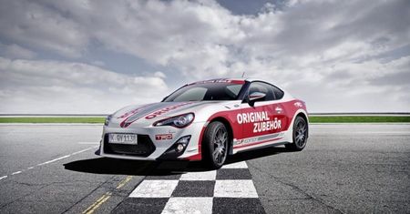 Toyota GT86 Cup Edition samochodem bezpieczeństwa podczas wyścigów VLN