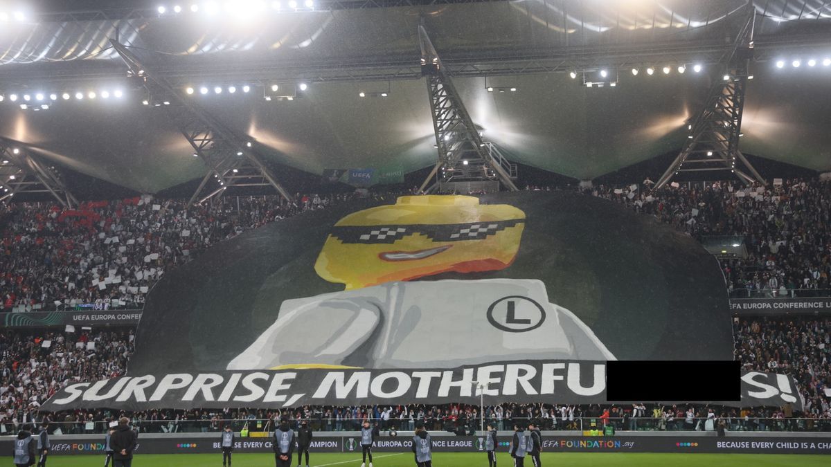 PAP / Leszek Szymański / Na zdjęciu: Oprawa Legii Warszawa