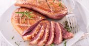 Smażona pierś kaczki z ziemniakami gratin. Domowy obiad w wersji premium