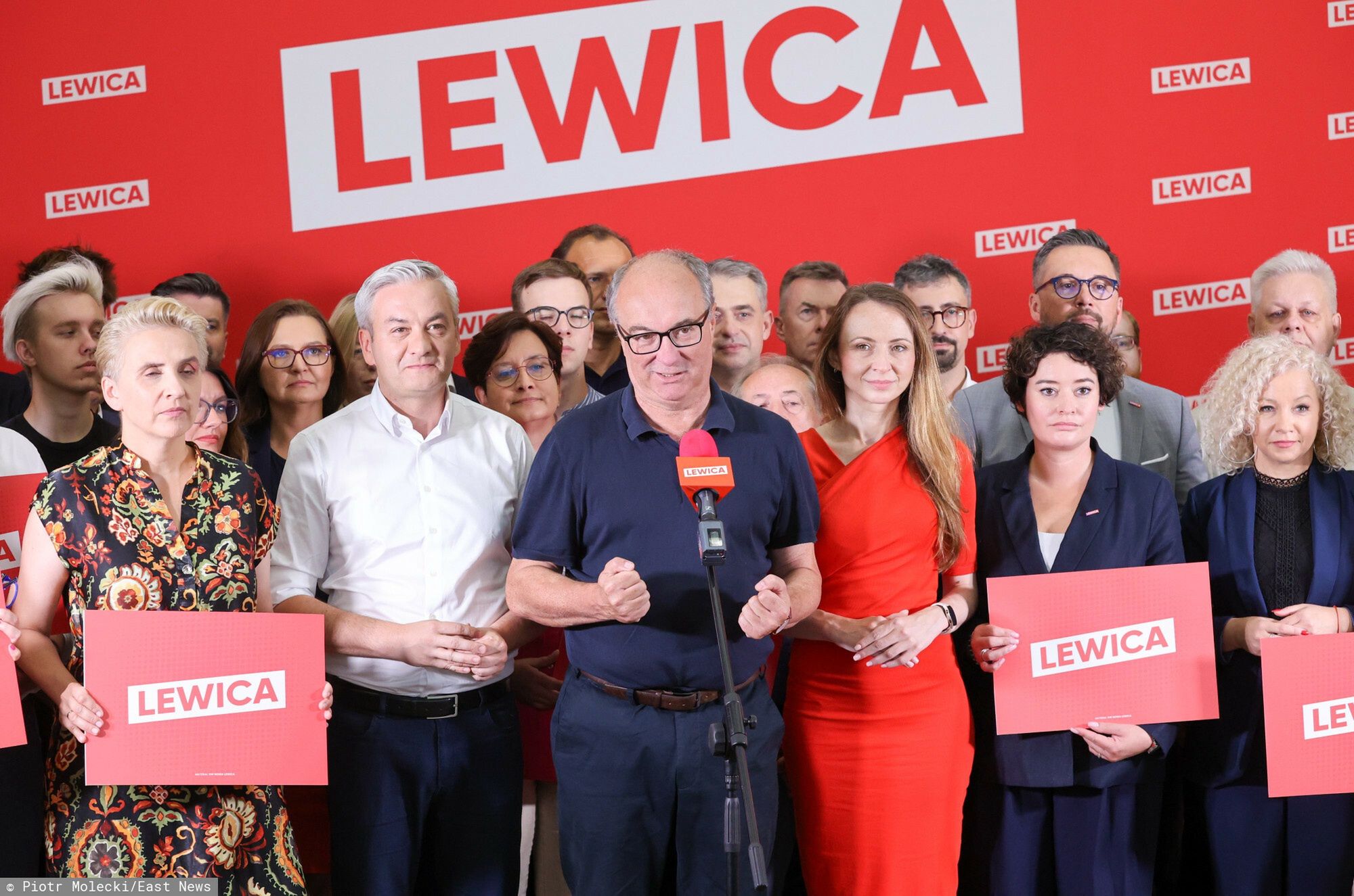 Konferencja prasowa Lewicy dot. zatwierdzenia list wyborczych
Fot. Piotr Molecki/East News, Warszawa, 18.08.2023. Konferencja prasowa Lewicy dot. zatwierdzenia list wyborczych, w hotelu Gromada. N/z Joanna Scheuring-Wielgus, Robert Biedron, Wlodzimierz Czarzasty, Agnieszka Dziemianowicz-Bak, Anna Maria Zukowska, Katarzyna Kotula
Piotr Molecki