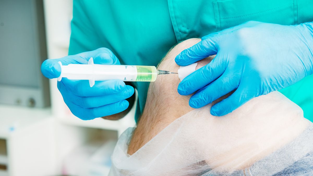 Iniekcje dostawowe to terapia, która ma na celu zmniejszenie dolegliwości związanych z bólem stawów.