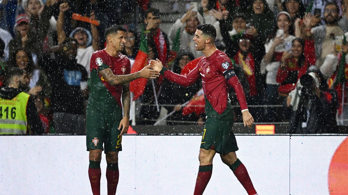 radość Joao Cancelo i Cristiano Ronaldo