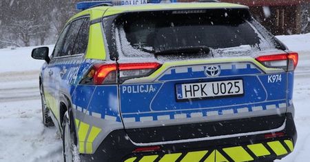 Znaleźli go w śnieżnej zaspie. Pijany 15-latek uratowany